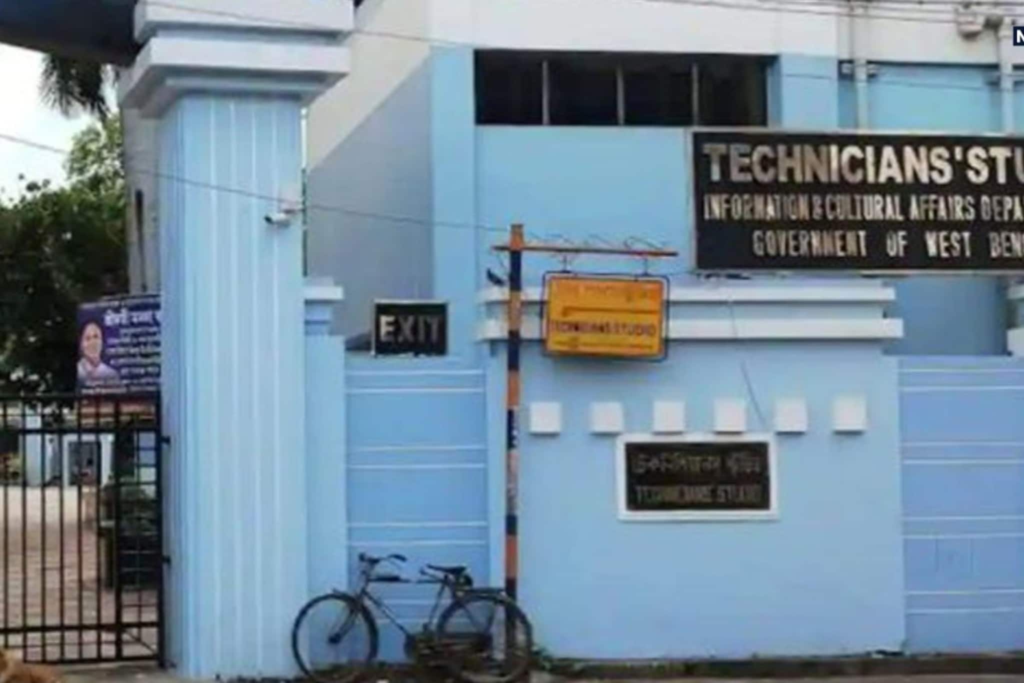 রাহুলের মৃত্যুর পর সুরক্ষা বৈঠক ভেস্তে গেল! আর্টিস্ট ফোরামের মিটিং স্থগিত ঘিরে প্রশ্ন রাহুলের মৃত্যুর পর সুরক্ষা বৈঠক ভেস্তে গেল! আর্টিস্ট ফোরামের মিটিং স্থগিত ঘিরে প্রশ্ন