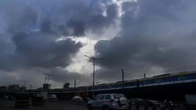 কলকাতা: রাজ্যের চার জেলায় ঝড়-বৃষ্টির পরিস্থিতি। আগামী দুই থেকে তিন ঘণ্টায় বজ্রবিদ্যুৎসহ বৃষ্টির সতর্কতা।