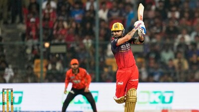 ছক্কা মেরে আলোচনায় বিরাট।