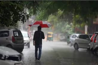 সপ্তাহের শুরুতেই আবহাওয়ার বদল! দক্ষিণবঙ্গে বজ্রবিদ্যুৎ-সহ বৃষ্টি, উত্তরবঙ্গেও ঝড়ের আশঙ্কা! কবে থেকে বাড়বে বৃষ্টি? জেনে নিন