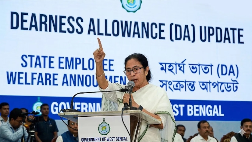 মুখ্যমন্ত্রী মমতা বন্দ্যোপাধ্যায়ের ঘোষণার পরই বকেয়া ডিএ মেটানো নিয়ে বিজ্ঞপ্তি জারি করল নবান্ন। রাজ্য সরকারি কর্মীদের বকেয়া মহার্ঘ ভাতা (DA) মেটাতে বিজ্ঞপ্তি জারি করল অর্থ দফতর। মুখ্যমন্ত্রী মমতা বন্দ্যোপাধ্যায়ের ঘোষণার পরই বকেয়া ডিএ মেটানো নিয়ে বিজ্ঞপ্তি জারি করল নবান্ন। রাজ্য সরকারি কর্মীদের বকেয়া মহার্ঘ ভাতা (DA) মেটাতে বিজ্ঞপ্তি জারি করল অর্থ দফতর।