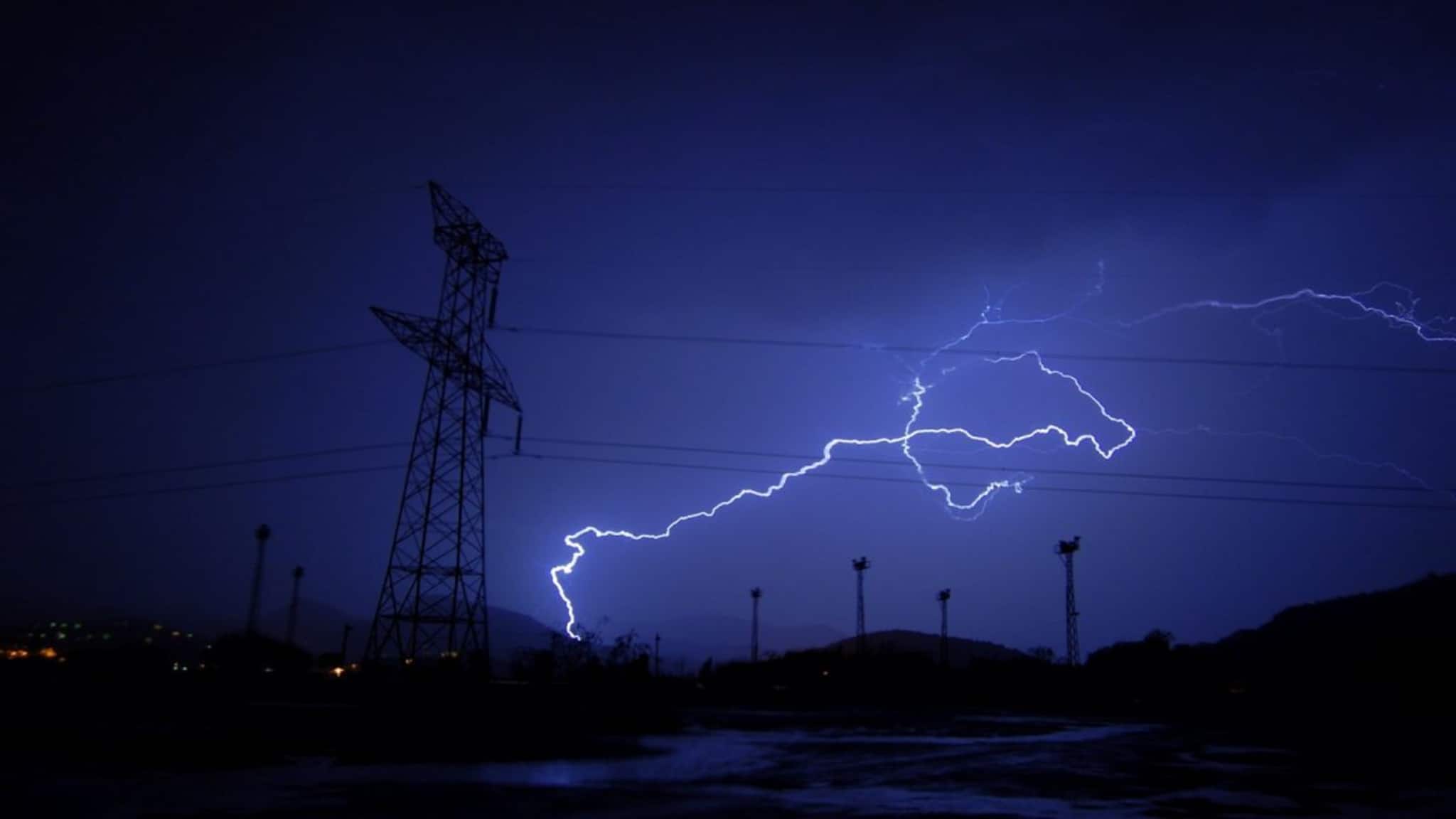 Thunderstorm Alert: ২৪ ঘণ্টায় নিস্তার নেই, তারপরে লাফিয়ে বদলাবে আবহাওয়ার ভোল, শনশন করে হাওয়া, সঙ্গী বজ্র-বিদ্যুৎ সহ বৃষ্টি