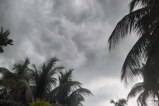 একদিকে বাড়বে গরম, অন্যদিকে ৫ জেলায় বাড়বে ঝড়-বৃষ্টি! ২৪ ঘণ্টায় আবহাওয়ার 'খেলা' শুরু 