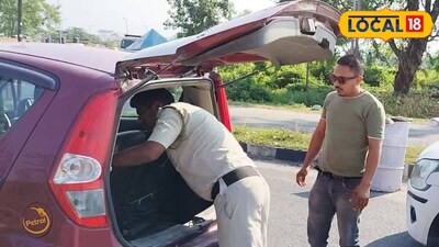 আলিপুরদুয়ারে একটি গাড়িতে চেকিং চলছে