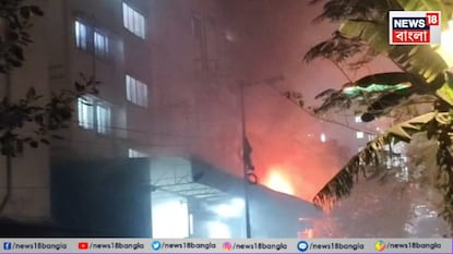 ওয়াও মোমোর’ পর এবার ‘মিও আমোরে’র কারখানায় আগুন! ঘটনাস্থলে দমকলের ৩ টি ইঞ্জিন ওয়াও মোমোর’ পর এবার ‘মিও আমোরে’র কারখানায় আগুন! ঘটনাস্থলে দমকলের ৩ টি ইঞ্জিন