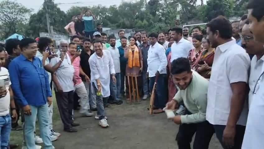 ক্রিকেট খেললেন ফুটবলার