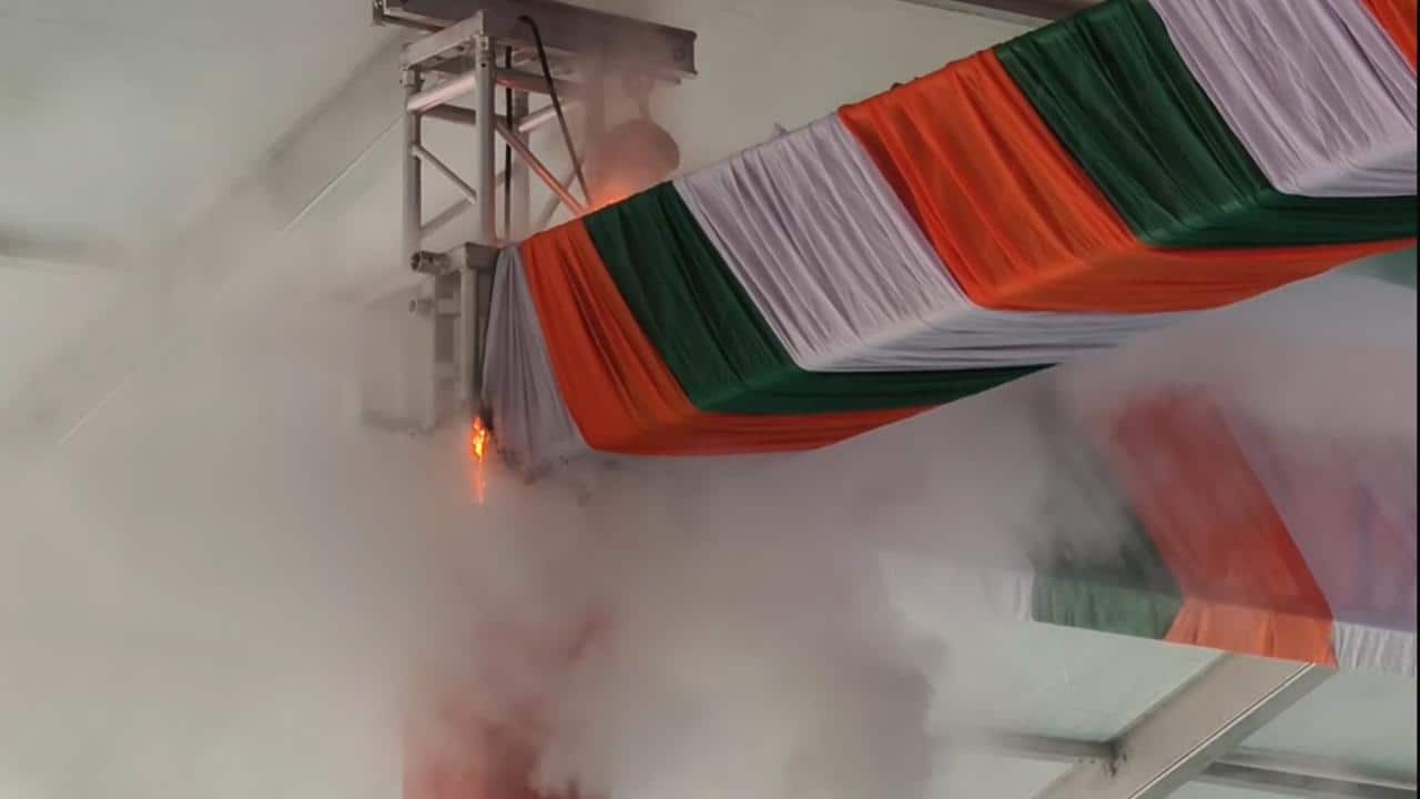 অভিষেক নামতেই আগুন ধরে গেল মঞ্চে! লাভপুরে অল্পের জন্য বড়সড় বিপত্তি থেকে রক্ষা