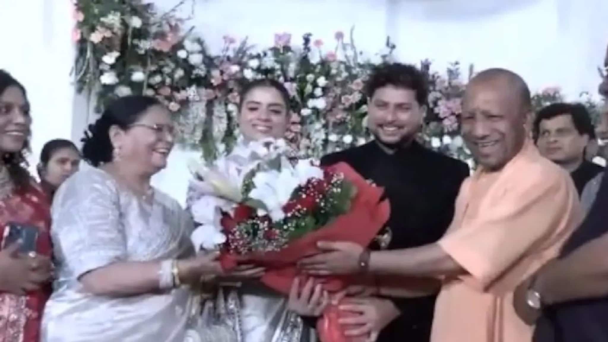 Yogi Adityanath's Gift In Kuldeep Yadav's Wedding: কুলদীপ যাদবের বিয়েতে উত্তরপ্রদেশের মুখ্যমন্ত্রী, প্রচুর উপহার, কী কী দিলেন যোগী আদিত্যনাথ