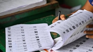 সংখ্যালঘু অধ্যুষিত মুর্শিদাবাদে প্রায় ১১ লক্ষ ভোটার ভোট দিতে পারবে কি? অনিশ্চয়তা চরমে সংখ্যালঘু অধ্যুষিত মুর্শিদাবাদে প্রায় ১১ লক্ষ ভোটার ভোট দিতে পারবে কি? অনিশ্চয়তা চরমে