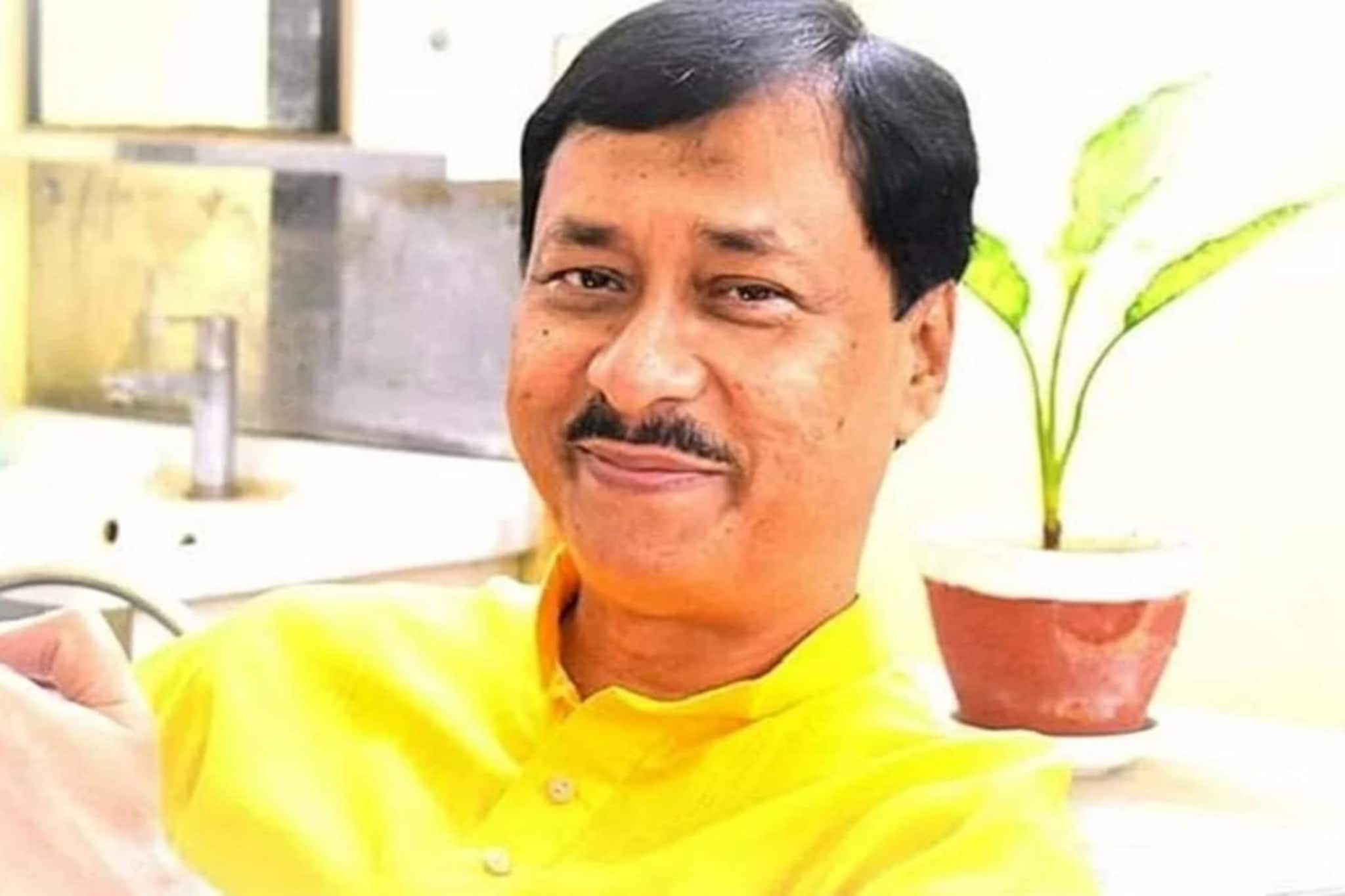 'বিজেপিকে আটকাতে তৃণমূলে গিয়েছিলাম!' ফের তৃণমূল ছেড়ে কংগ্রেসে ফিরলেন বিধায়ক! 'বিজেপিকে আটকাতে তৃণমূলে গিয়েছিলাম!' ফের তৃণমূল ছেড়ে কংগ্রেসে ফিরলেন বিধায়ক!