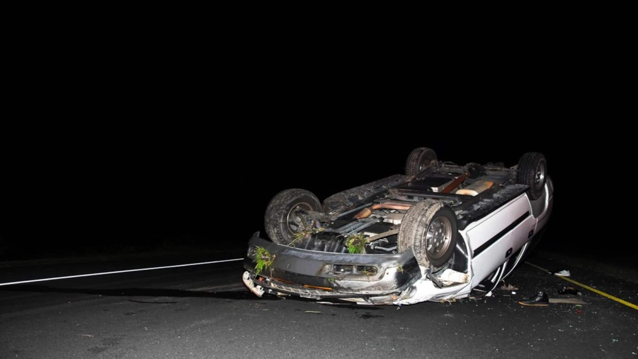 Luxury Car Accident: দামি গাড়িতে বেপরোয়া সওয়ারি! জাতীয় সড়কে ভয়াবহ দুর্ঘটনার শিকার মহিলা