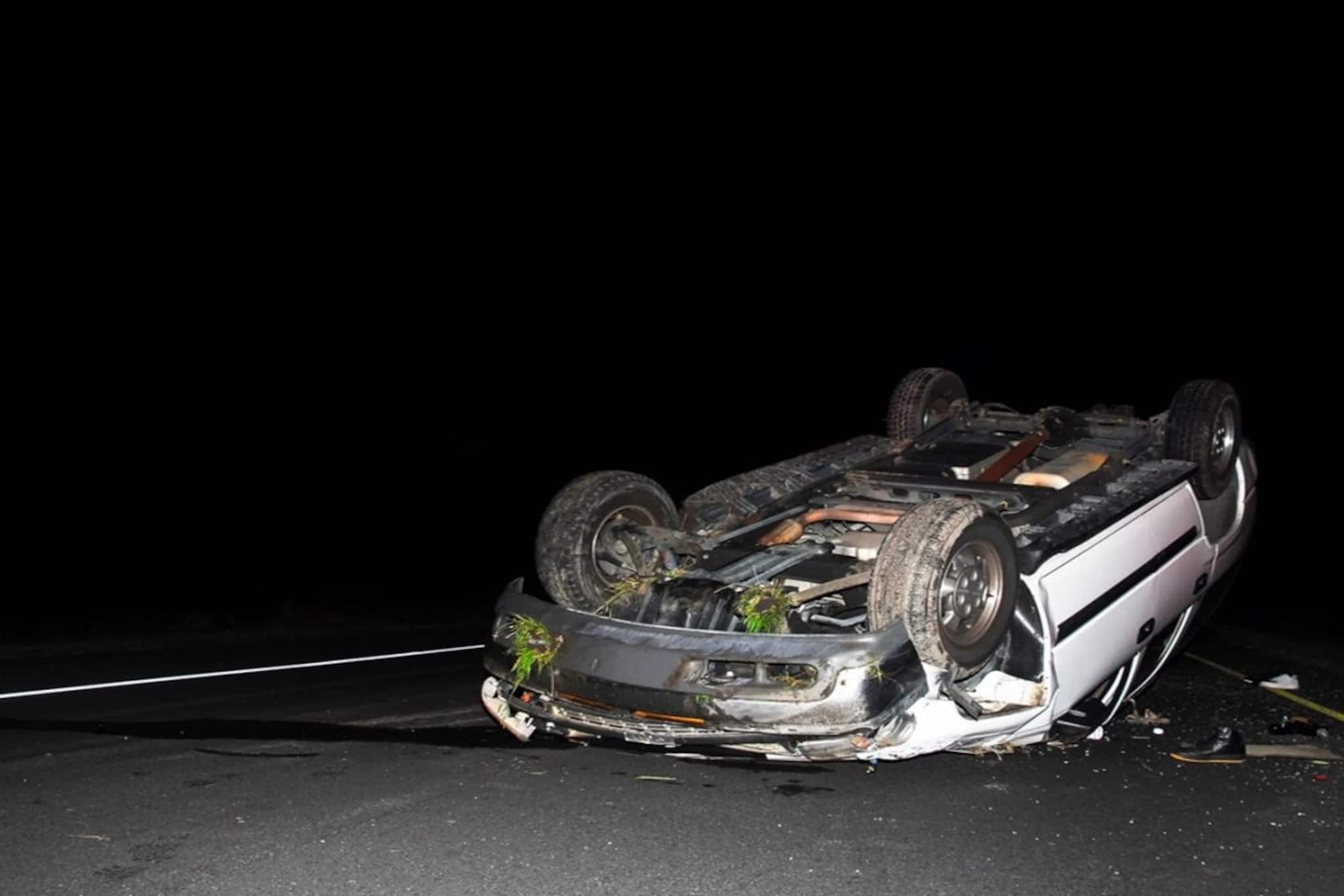 দামি গাড়িতে বেপরোয়া সওয়ারি! জাতীয় সড়কে ভয়াবহ দুর্ঘটনার শিকার মহিলা