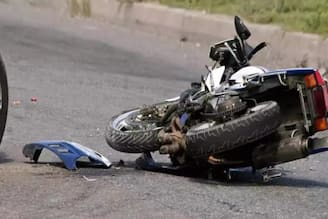 সেতুর উপরে ভয়াবহ দুর্ঘটনা! ডাম্পারের ধাক্কায় ছিটকে পড়লেন বাইক আরোহী, মৃ*ত্যু শিক্ষকের