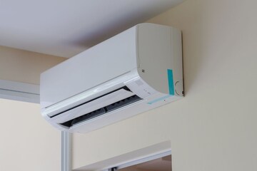 এসি মেকানিক কি বলছে 'গ্যাস শেষ'? টাকা খরচ করার আগে এই ৪টি পরীক্ষা নিজেই করে নিন এসি মেকানিক কি বলছে 'গ্যাস শেষ'? টাকা খরচ করার আগে এই ৪টি পরীক্ষা নিজেই করে নিন