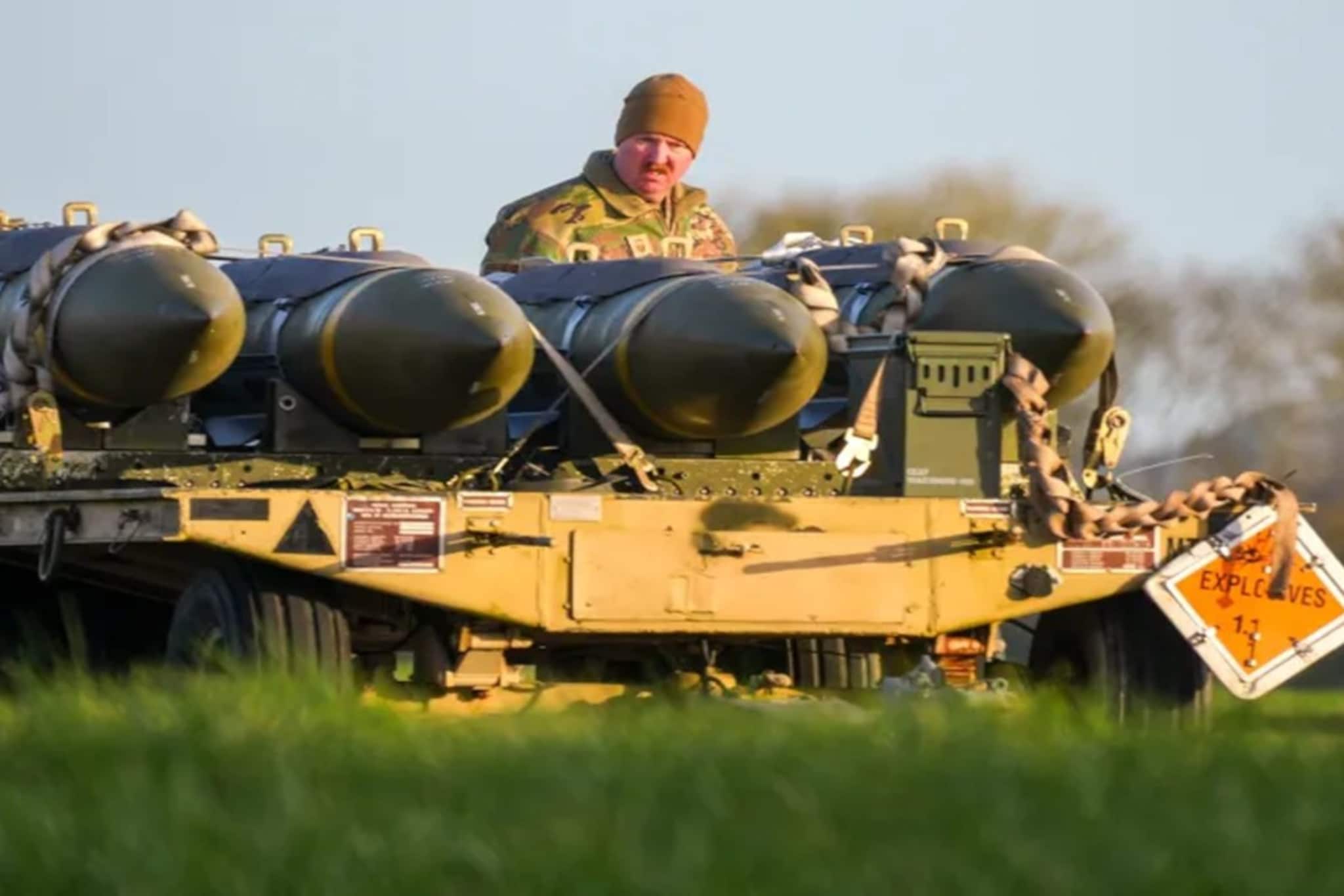 ইরান যুদ্ধে আমেরিকার ঠিক কতটা ক্ষতি হল? মাত্র ৬ দিনে কত খরচ হল আমেরিকার জানেন? শুনে চমকে উঠবেন