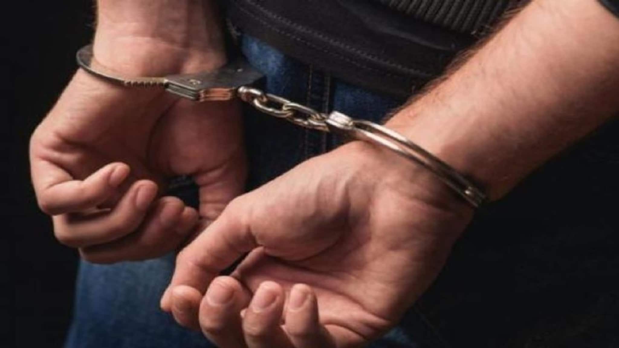 মা উড়ালপুলে ওঠার মুখে পুলিশ কর্মীকে ধাক্কা বেপরোয়া গাড়ির! জেল হেফাজতের নির্দেশ