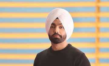 "খাটের তলায় লুকিয়ে থাকব", দুবাইয়ে আটকে ৬ বছরের মেয়ে, চিন্তায় চোখে জল বাবা অ্যামির