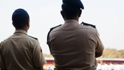 দুই পুলিশের মধ্যে বচসা, হাতাহাতি থেকে SI-কে সোজা গুলি! দার্জিলিংয়ে রক্তারক্তি কাণ্ড, গ্রেফতার অভিযুক্ত ASI   Representative Image