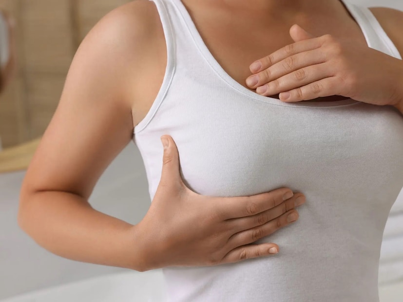 কলকাতা: ক্যানসার এই শব্দটি শুনলেই আতঙ্কের শিহরণ বয়ে যায়৷ নিজের বা পরিবারের কারোর এই রোগাক্রান্ত হওয়ার খবরে মানুষ মাথায় হাত দিয়ে বসে পড়ে৷ ভারতে গত তিন দশকে স্তন ক্যানসারের সংখ্যা দ্বিগুণেরও বেশি বেড়েছে এবং চিকিৎসকরা এখন বেশি সংখ্যক কম বয়সী মহিলাদের মধ্যে এই রোগ ধরা পড়ছে দেখতে পাচ্ছেন। Photo-Representative কলকাতা: ক্যানসার এই শব্দটি শুনলেই আতঙ্কের শিহরণ বয়ে যায়৷ নিজের বা পরিবারের কারোর এই রোগাক্রান্ত হওয়ার খবরে মানুষ মাথায় হাত দিয়ে বসে পড়ে৷ ভারতে গত তিন দশকে স্তন ক্যানসারের সংখ্যা দ্বিগুণেরও বেশি বেড়েছে এবং চিকিৎসকরা এখন বেশি সংখ্যক কম বয়সী মহিলাদের মধ্যে এই রোগ ধরা পড়ছে দেখতে পাচ্ছেন। Photo-Representative