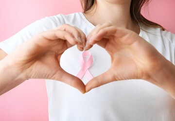 স্তন-স্তনবৃন্ত বা বগলের আশপাশে কোনও দাগ বা ফুসকুড়ি স্তন ক্যানসারের প্রাথমিক লক্ষণ?