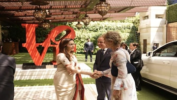 মুম্বইয়ের বাসভবনে কানাডার প্রধানমন্ত্রী মার্ক কার্নিকে আপ্যায়ন করলেন আম্বানি পরিবার