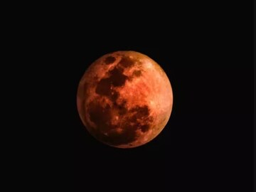 বছরের শেষ চন্দ্রগ্রহণে বিরল কাকতালীয় ঘটনা...! ভারতে থেকে কি দেখা যাবে এই গ্রহণ? জেনে নিন