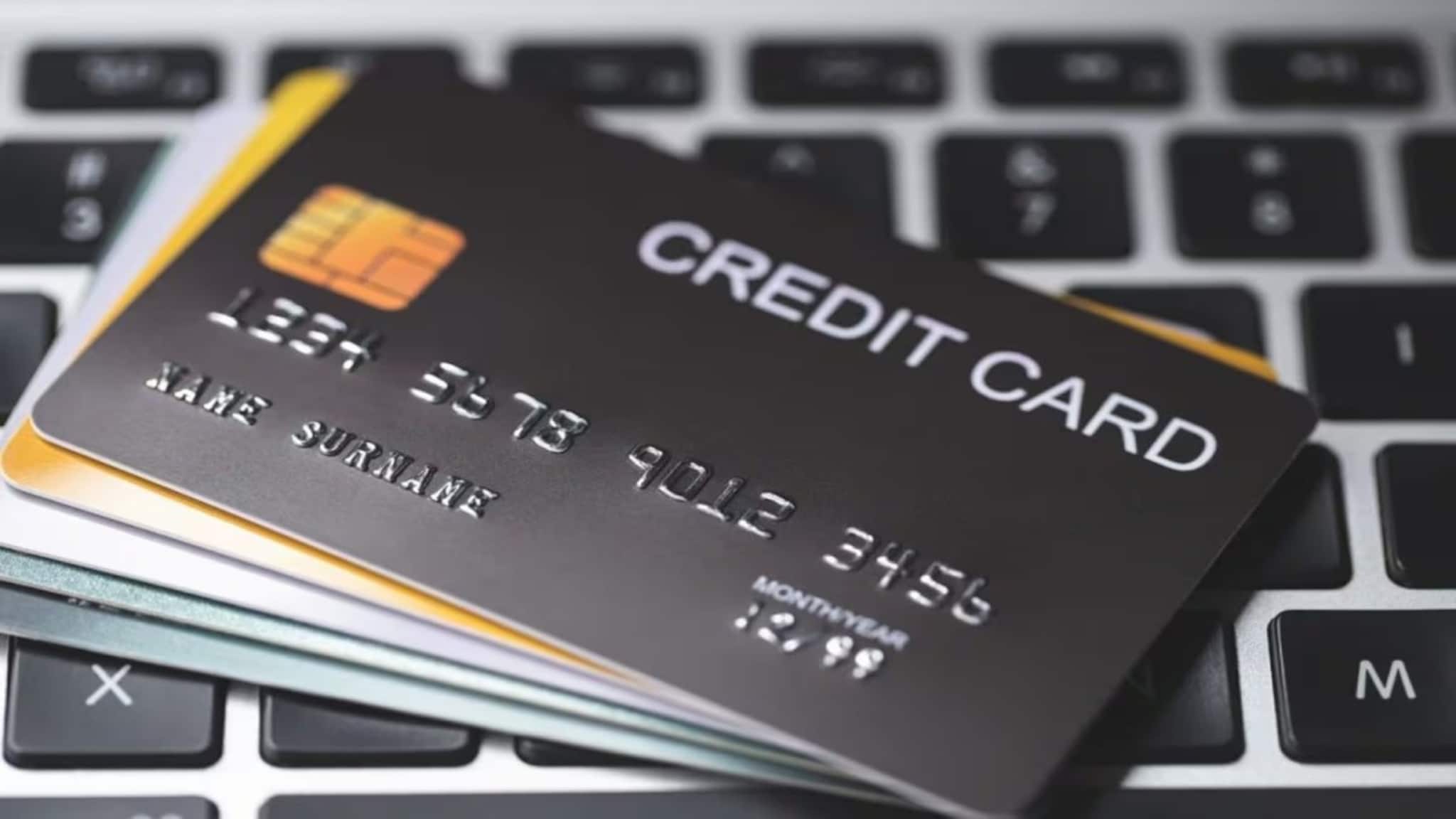 Credit Card Limit: ক্রেডিট কার্ডের লিমিট কীভাবে ঠিক করা হয় এবং আপনি কি এটি বাড়াতে পারেন? বিস্তারিত জানুন