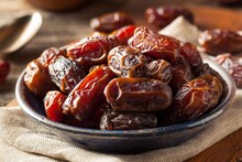 Dates: রোজ খেজুর তো খাচ্ছেন, নাম জেনে খাচ্ছেন কি? কোনটি খেলে কী উপকার হবে?