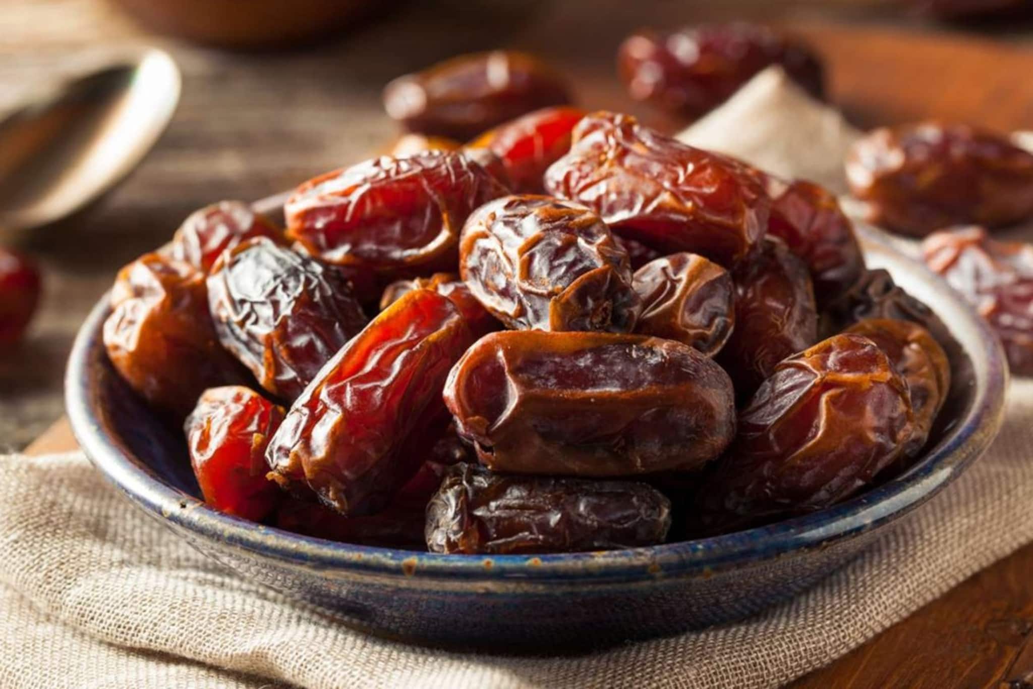 রোজ খেজুর তো খাচ্ছেন, নাম জেনে খাচ্ছেন কি? কোনটি খেলে কী উপকার হবে?