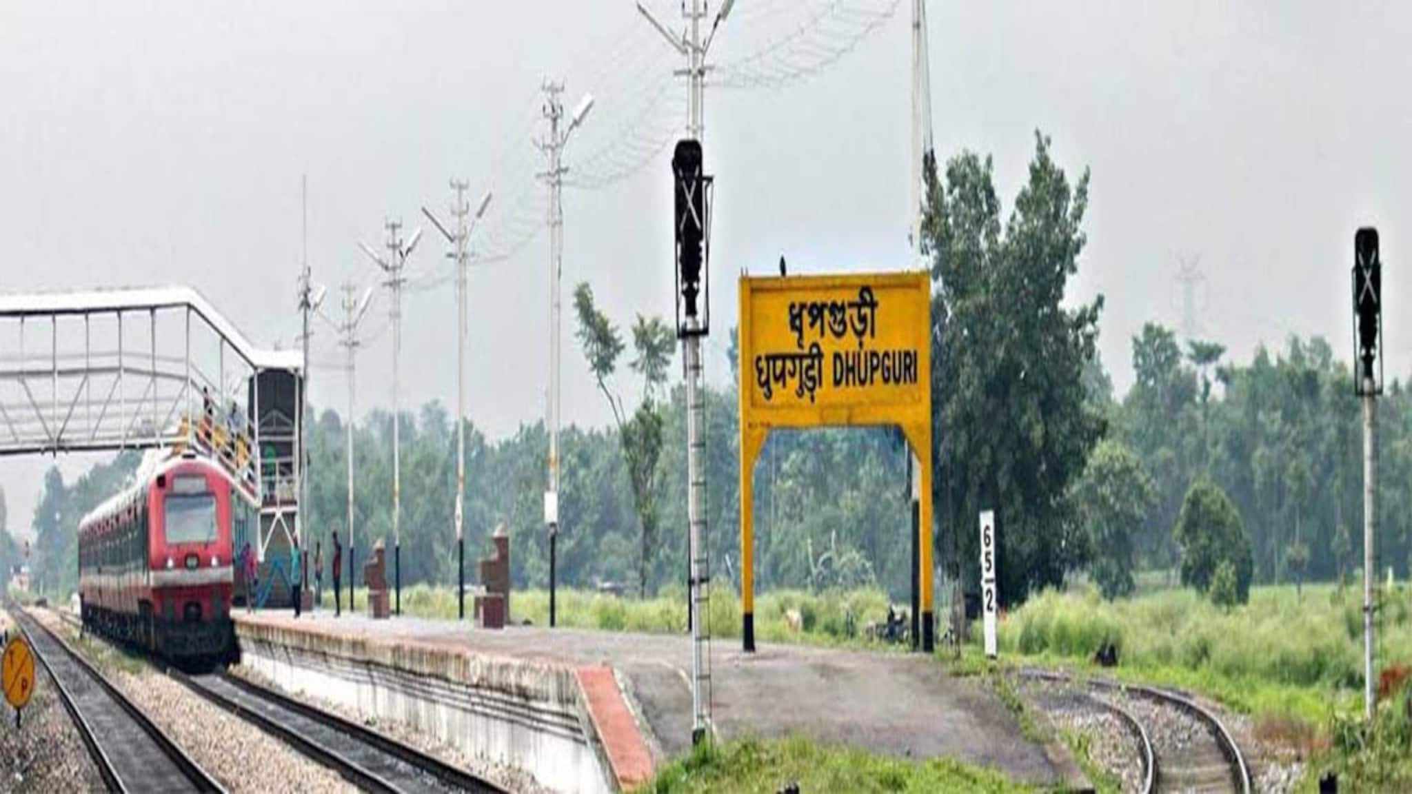 Dhupguri: পুলিশের ট্রাফিক বুথের এ কার মৃতদেহ! ভয়াবহ ঘটনা ধূপগুড়িতে! যে দৃশ্য দেখা গেল, শিউরে উঠল এলাকার মানুষ