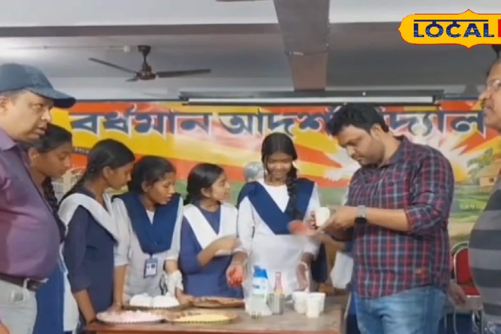 হোলির আগে বর্ধমানের স্কুল পড়ুয়ারা তৈরি করছে ঘরোয়া আবির, সহজ পদ্ধতি জানলে চমকে যাবেন