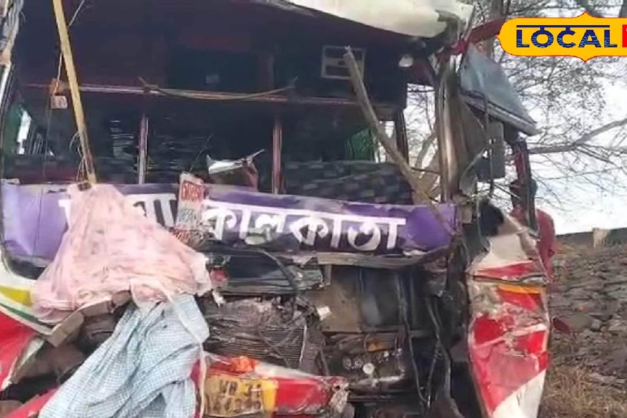ওভারটেক করতে গিয়ে ট্রাকের পিছনে সজোরে ধাক্কা বাসের, বেপরোয়া গতির মাসুল দিলেন যাত্রীরা