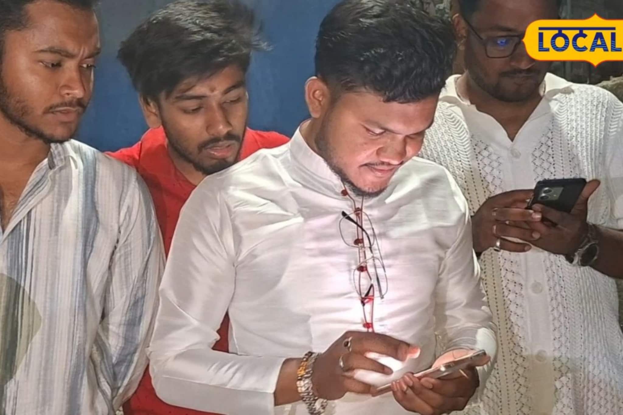 দেওয়াল লিখন-ব্যানার অতীত! বাংলার ভোটে এবার জমি ধরে রাখতে নয়া অস্ত্র, শান দিচ্ছে সব পক্ষ দেওয়াল লিখন-ব্যানার অতীত! বাংলার ভোটে এবার জমি ধরে রাখতে নয়া অস্ত্র, শান দিচ্ছে সব পক্ষ