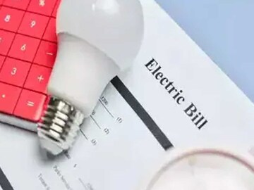 হু হু করে বাড়ছে ইলেকট্রিক বিল? বাড়িতে লুকিয়ে থাকা এই ৫টি জিনিসই শুষে নিচ্ছে আপনার টাকা!