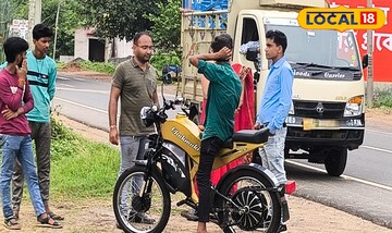 পেট্রোলের চিন্তা শেষ! এবার ১৮ হাজারেই ই-সাইকেল বানিয়ে তাক লাগালেন বাঁকুড়ার যুবক