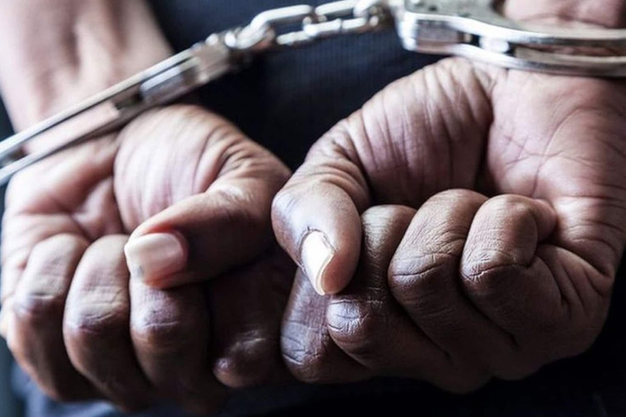 প্রাক্তন কংগ্রেস বিধায়কের গাড়ির মধ্যে মিলল পিস্তল-গুলি! গ্রেফতার ছয়, মালদহে শুরু রাজনৈতিক তরজা