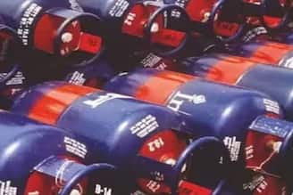 LPG-র দাম বাড়লে রেস্তোরাঁ ও হোটেলগুলো কি বিলে 'Gas Charge' যোগ করতে পারে?
