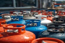 LPG: লাল, নীল, সাদা, কালো—গ্যাস সিলিন্ডারের রঙে লুকিয়ে আছে বড় রহস্য! জানেন কি কেন LPG সিলিন্ডার লাল?