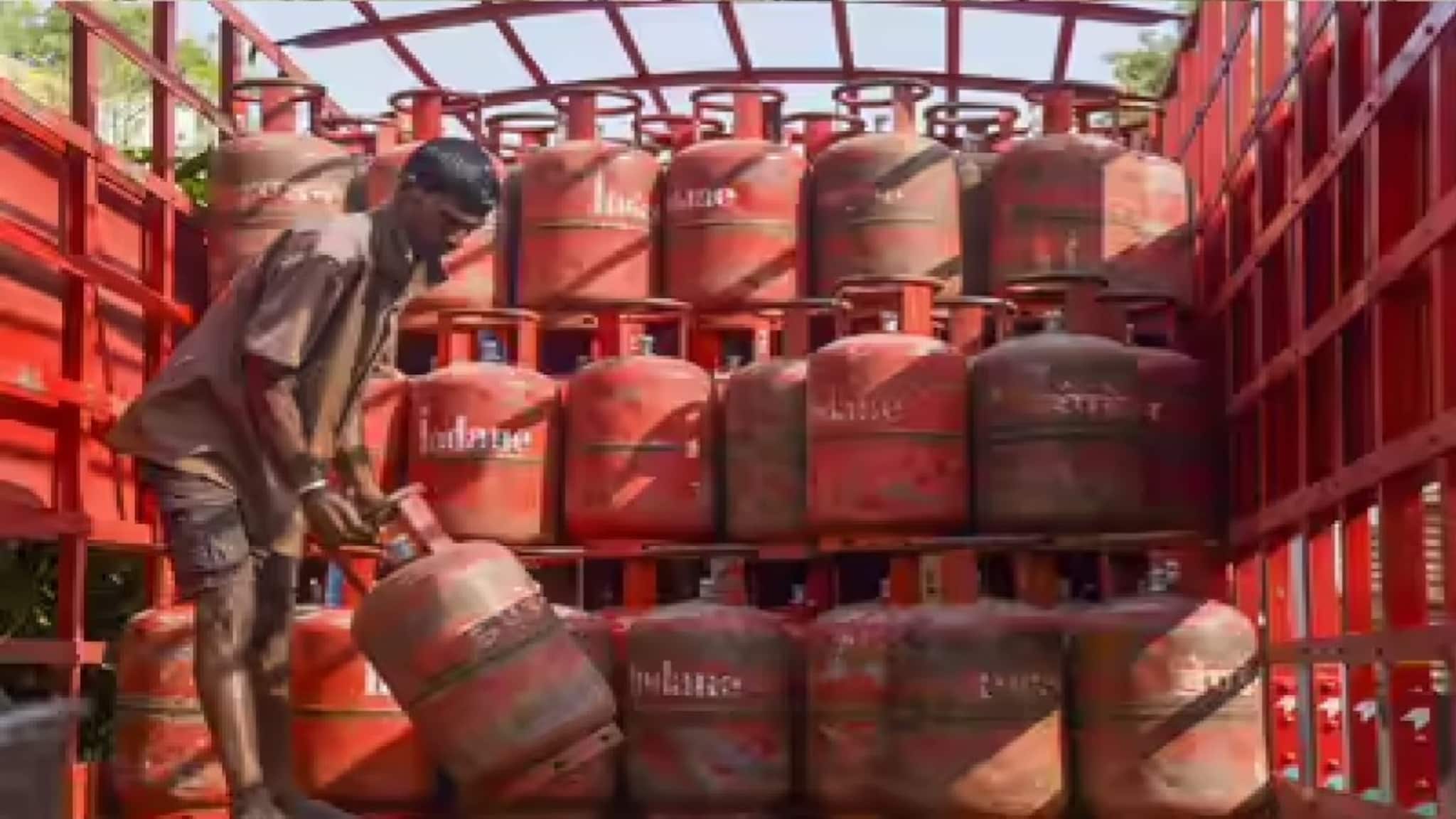 Gas Supply In Kolkata: গ্যাসের জোগান প্রায় বন্ধ! ডেকার্স লেন থেকে নামী রেস্তোরাঁ, কলকাতাতেও ঝাঁপ বন্ধের আশঙ্কা