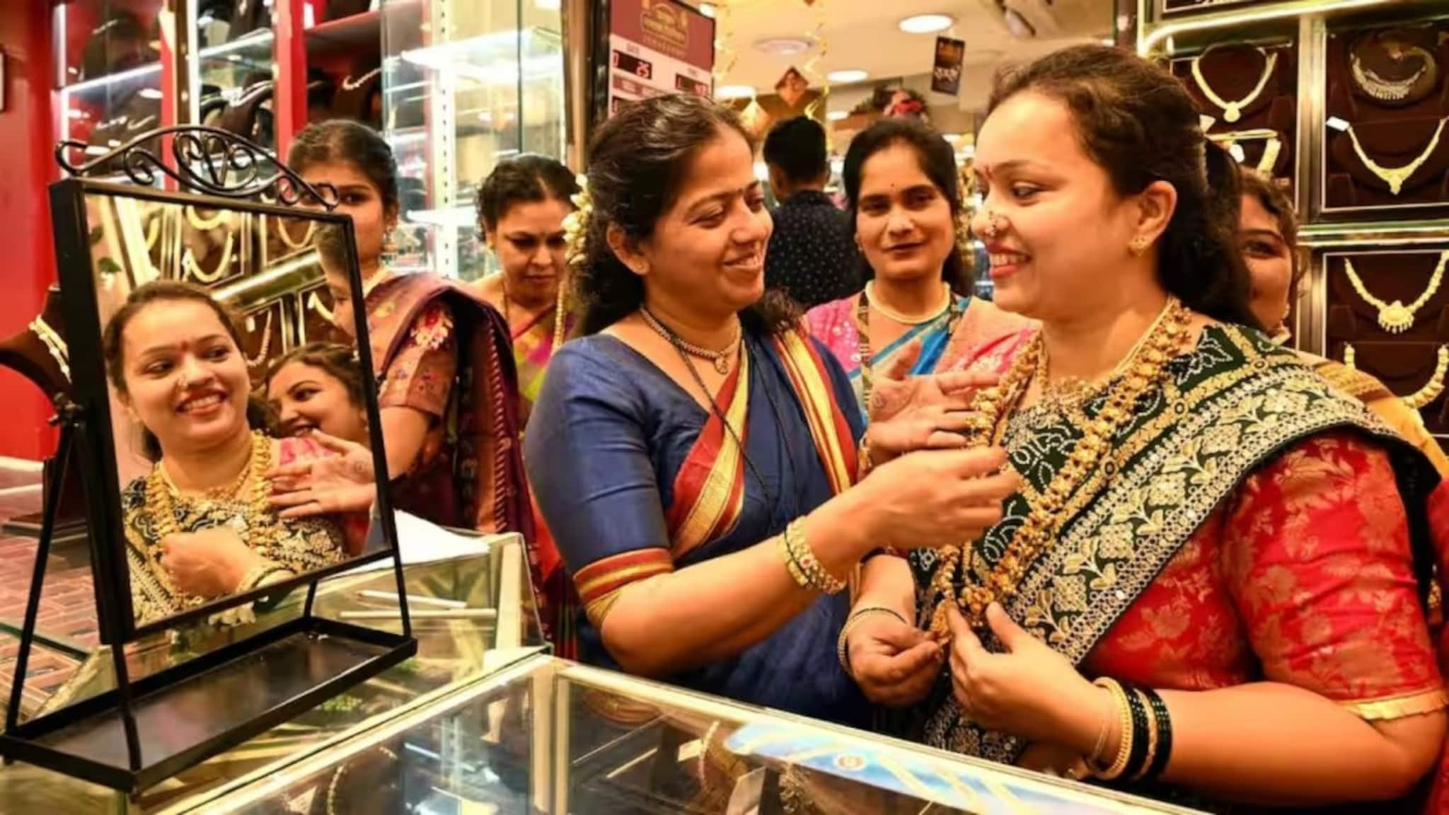 How To Buy Gold At Cheaper Rates: সোনা এখন অগ্নিমূল্য ! জেনে নিন এই বাজারেও সস্তায় কীভাবে সোনা কিনবেন ?