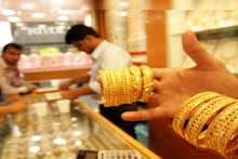 Gold Loan: গোল্ড লোনের কিস্তি পরিশোধে ব্যর্থ হলেই কি সোনা নিলামে ওঠে? জানুন প্রক্রিয়ার সমস্ত তথ্য