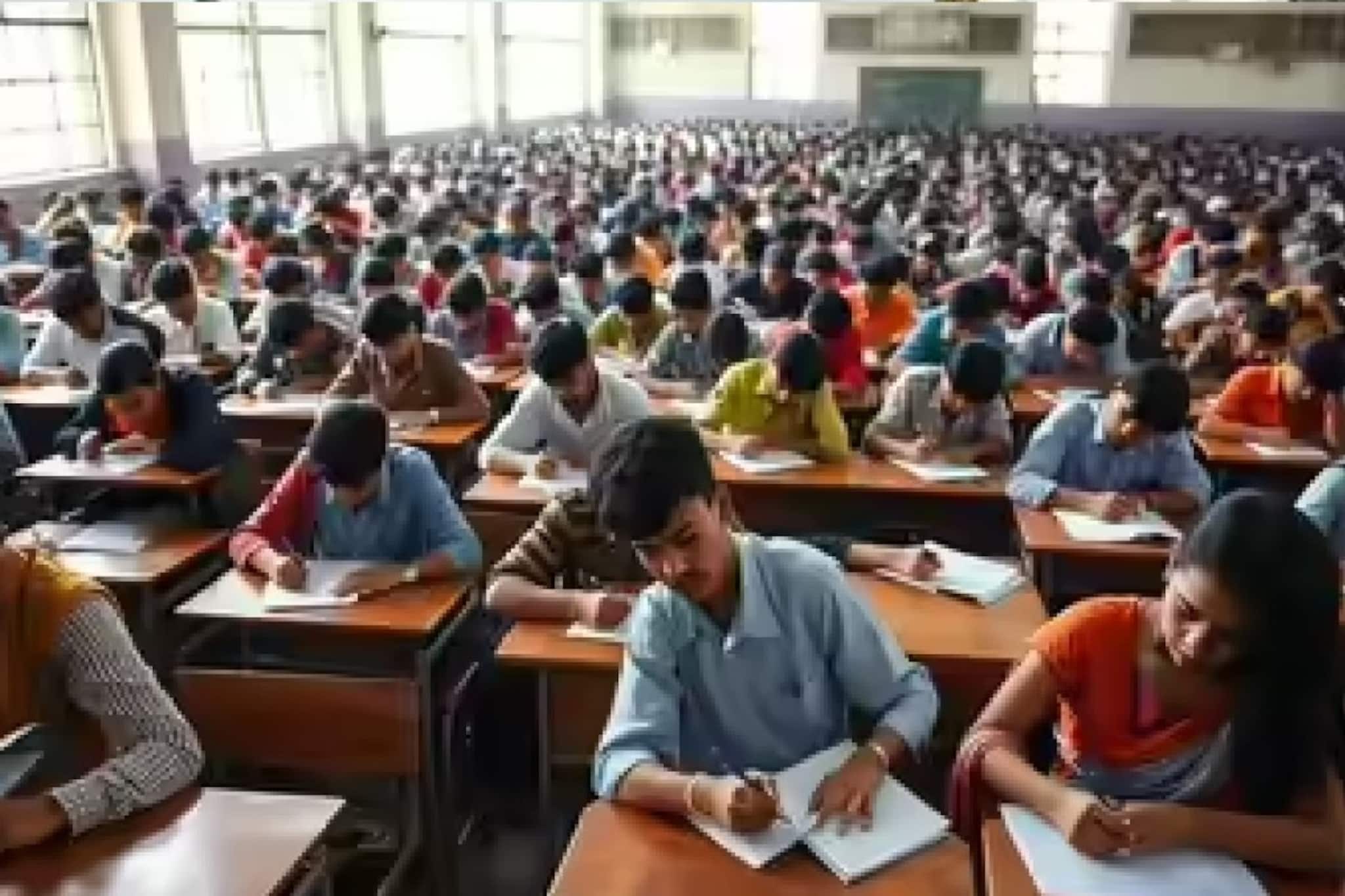 পরীক্ষা শুরুর আগেই ৫৭ জনের পরীক্ষা বাতিল! SSC গ্রুপ ডি দিতে যেতে হলে কোন নিয়ম মানতেই হবে?