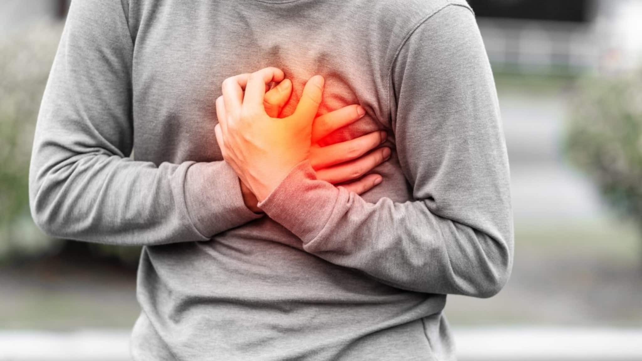 Teen Heart Attack: ফুটবল খেলতে গিয়ে আচমকাই ম্যাসিভ কার্ডিয়াক অ্যারেস্ট; তরুণ ছাত্রের প্রাণ বাঁচিয়ে রাজ্যে নজির গড়ল দক্ষিণ কলকাতার হাসপাতাল Teen Heart Attack: ফুটবল খেলতে গিয়ে আচমকাই ম্যাসিভ কার্ডিয়াক অ্যারেস্ট; তরুণ ছাত্রের প্রাণ বাঁচিয়ে রাজ্যে নজির গড়ল দক্ষিণ কলকাতার হাসপাতাল