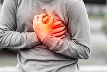 Teen Heart Attack: ফুটবল খেলতে গিয়ে আচমকাই ম্যাসিভ কার্ডিয়াক অ্যারেস্ট; তরুণ ছাত্রের প্রাণ বাঁচিয়ে রাজ্যে নজির গড়ল দক্ষিণ কলকাতার হাসপাতাল