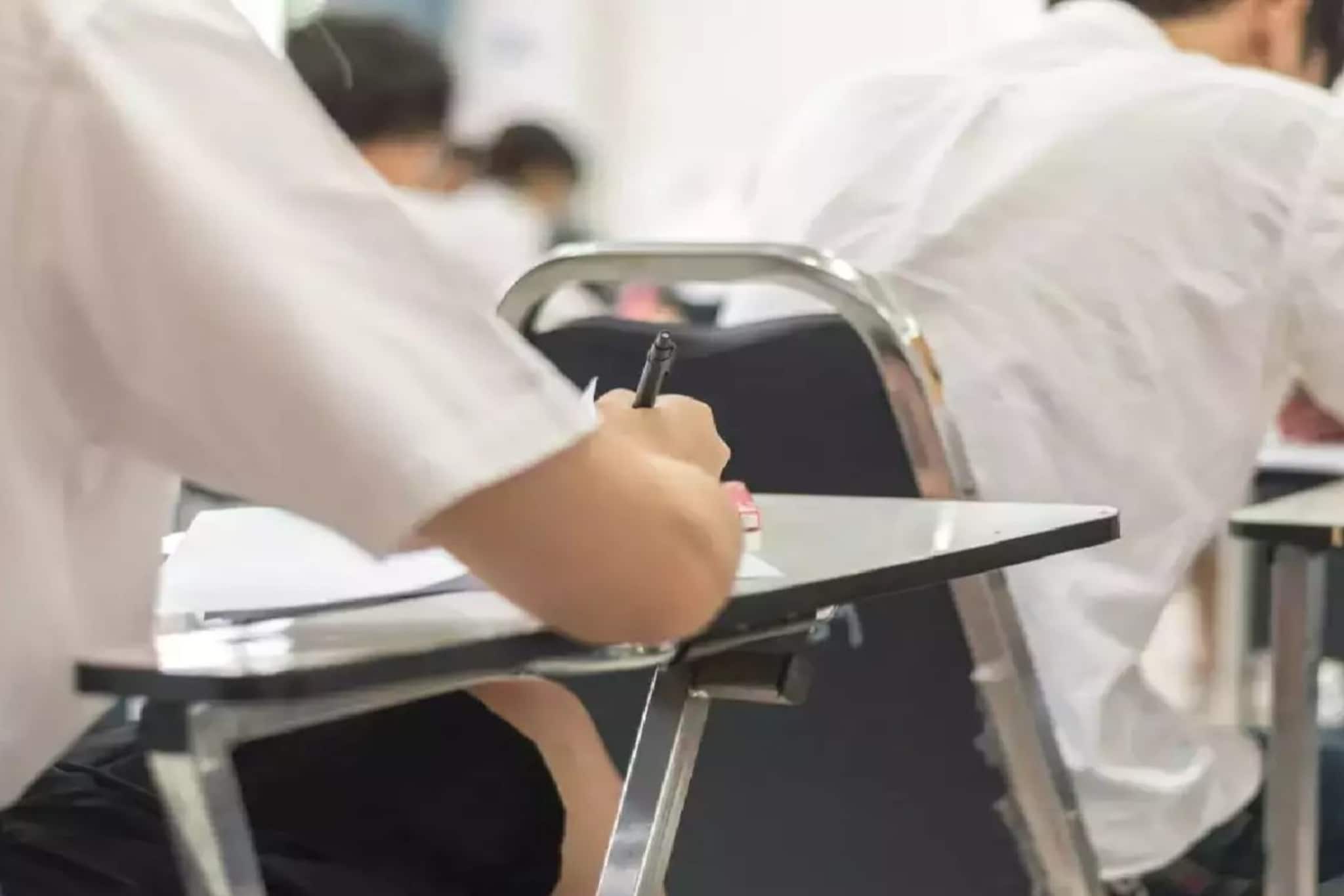 ক্লাস ১১-১২ এ তুলে দিতে হবে সেমিস্টার সিস্টেম, স্কুল পরিদর্শকের অফিসে মিছিল ডিএসও-র