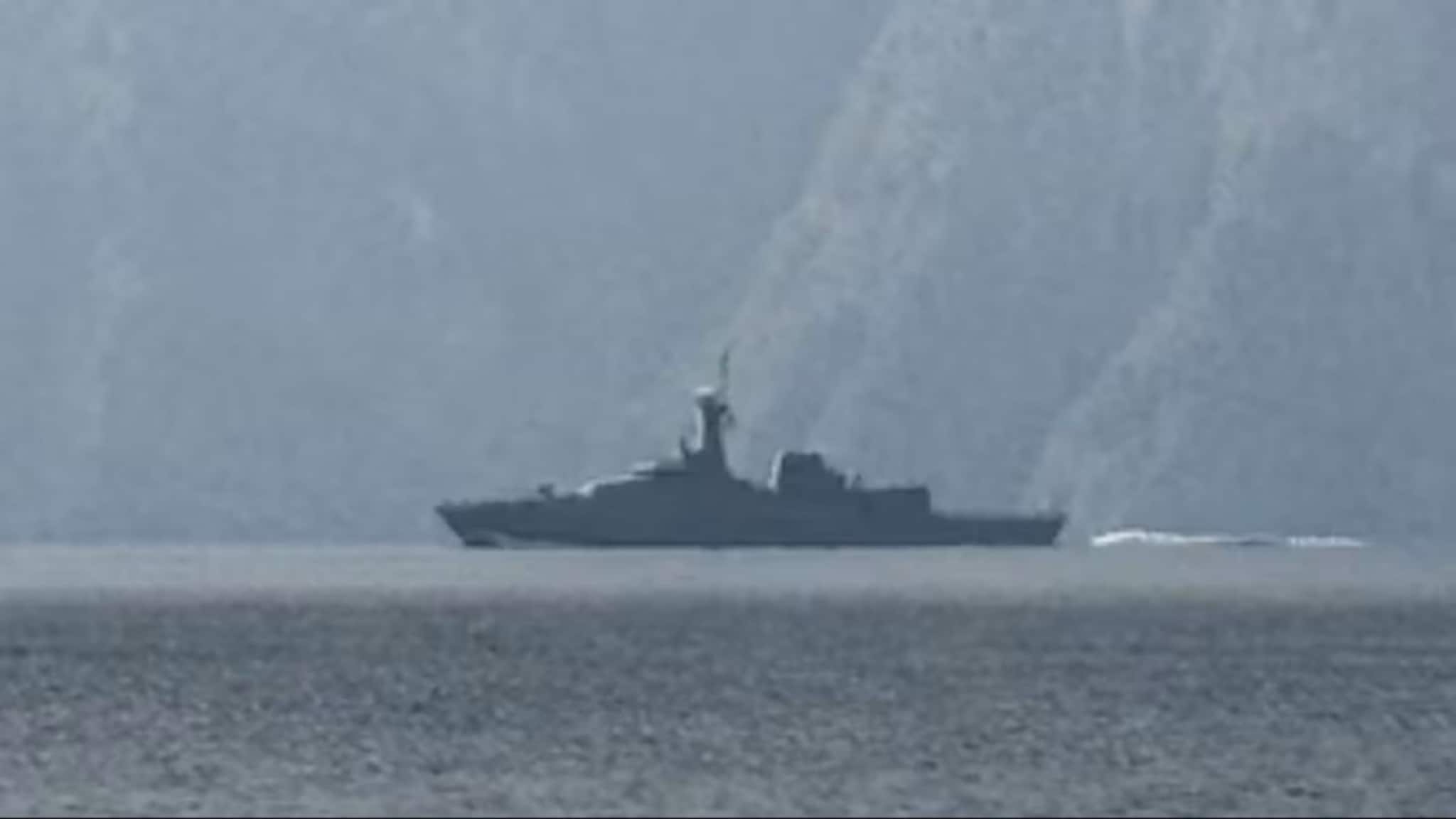 Strait of Hormuz: 'অবরুদ্ধ হতে দেব না হরমুজ প্রণালী' ইরানের ১৬টি নৌকো ধ্বংস করে চরম হুঁশিয়ারি আমেরিকার