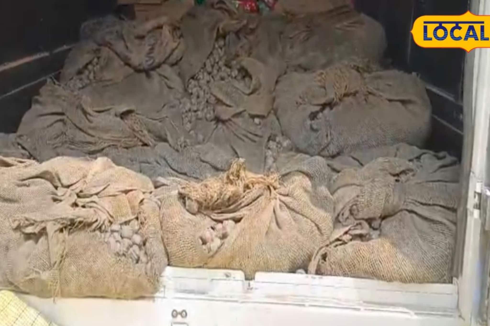 নিষ্পাপ বাড়ির দোতলায় রমরমিয়ে চলছিল বেআইনি কারবার! পুলিশের হানায় উদ্ধার বিপুল নিষিদ্ধ বাজি নিষ্পাপ বাড়ির দোতলায় রমরমিয়ে চলছিল বেআইনি কারবার! পুলিশের হানায় উদ্ধার বিপুল নিষিদ্ধ বাজি