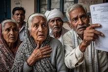 বাবার সঙ্গে বয়সের ফারাক মাত্র ১৫ বছর? পটাশপুরে ভোটার তালিকা থেকে বাদ গেল ১৭ জনের নাম! এলাকায় তীব্র আতঙ্ক