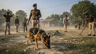 কালীগঞ্জে ভোটের আগে বোমার খোঁজে পুলিশের তল্লাশি! (Representative Image:AI) 