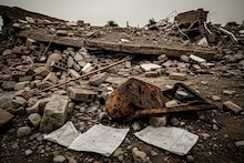 দেওয়াল ভাঙতে গিয়ে সর্বনাশ! কাজ করতে গিয়ে চাপা পড়ে মৃত্যু আদিবাসী শ্রমিকের, শোকস্তব্ধ ডেবরা!